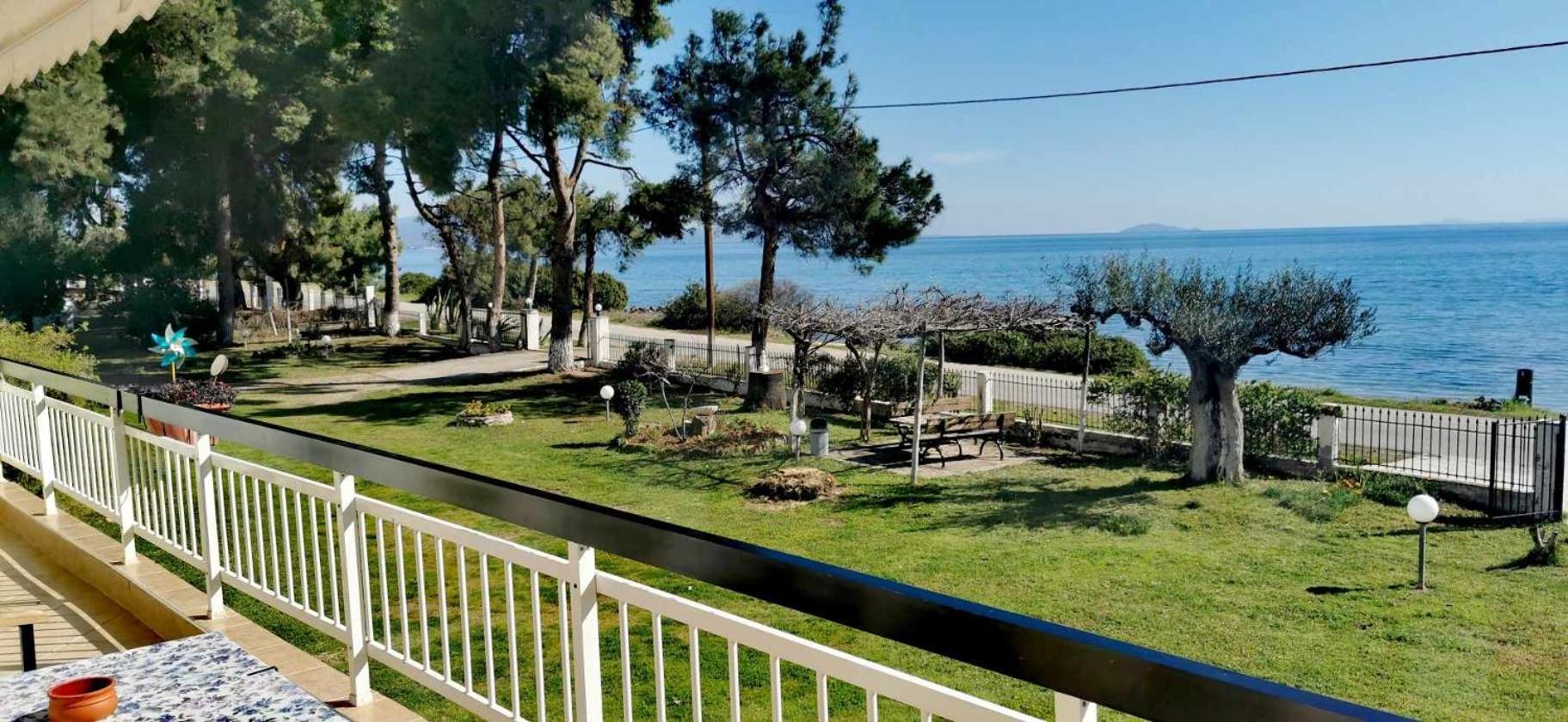 Metamorphosis - Halkidiki Apartment On The Beach เมตามอร์โฟซี ภายนอก รูปภาพ