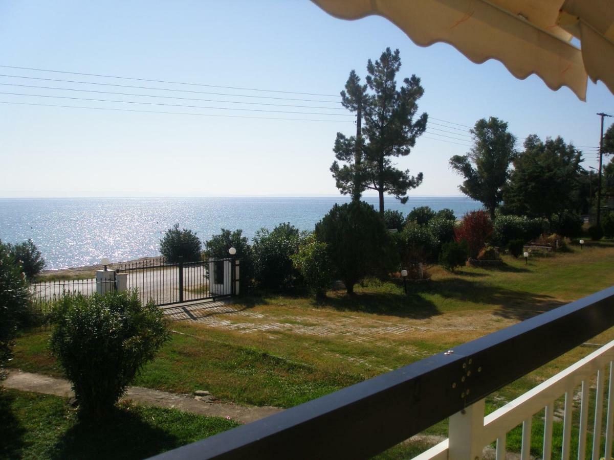 Metamorphosis - Halkidiki Apartment On The Beach เมตามอร์โฟซี ภายนอก รูปภาพ